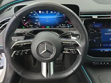 MERCEDES-BENZ E 300 e 4M