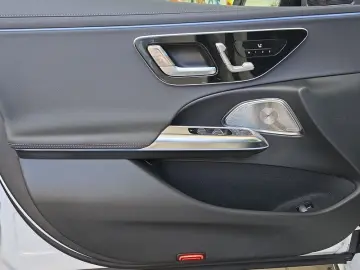 MERCEDES-BENZ E 300 e 4M