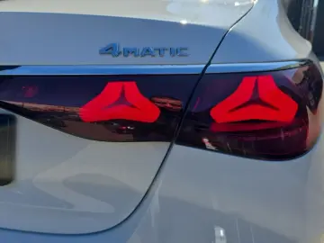 MERCEDES-BENZ E 300 e 4M