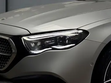 MERCEDES-BENZ E 300 e 4M AMG