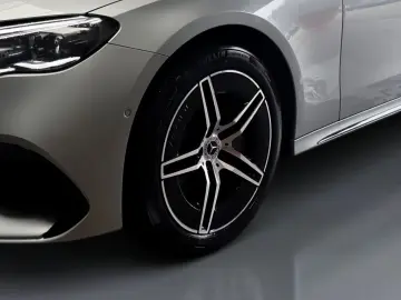 MERCEDES-BENZ E 300 e 4M AMG