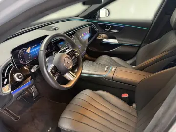 MERCEDES-BENZ E 300 e 4M AMG