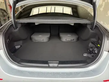 MERCEDES-BENZ E 300 e 4M AMG