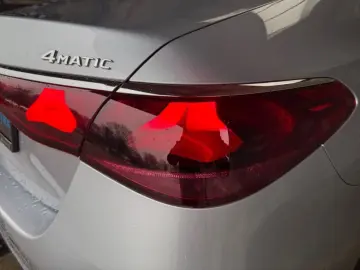 MERCEDES-BENZ E 300 e 4M AMG