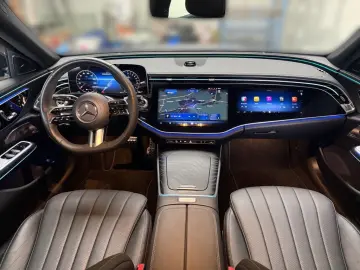 MERCEDES-BENZ E 300 e 4M AMG