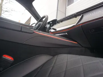 MERCEDES-BENZ E 300 de 4MATIC AMG