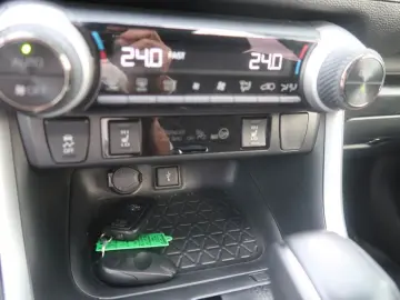 TOYOTA RAV 4 2.5 4x2 Hybrid Comfort  Standheizung  Sitz