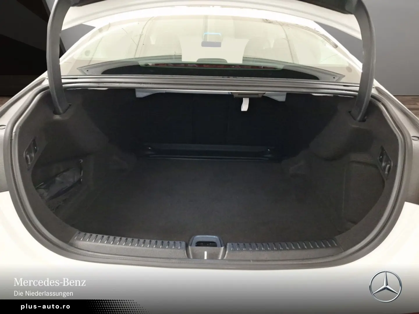 MERCEDES-BENZ E 200 Avantgarde Advanced AHK DISTRONI&hellip;