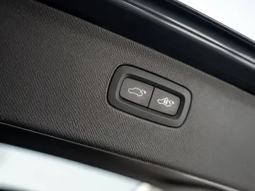 VOLVO XC90 T8 AWD Plus Dark