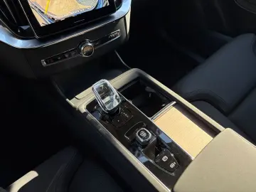 VOLVO XC90 T8 Plus Bright