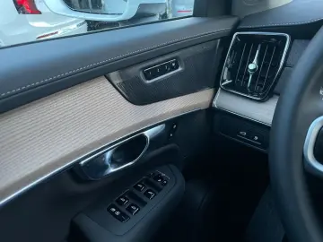 VOLVO XC90 T8 Plus Bright