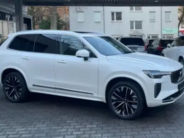 VOLVO XC90 T8 Plus Bright