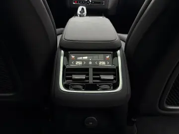 VOLVO XC90 T8 Plus Bright Facelift
