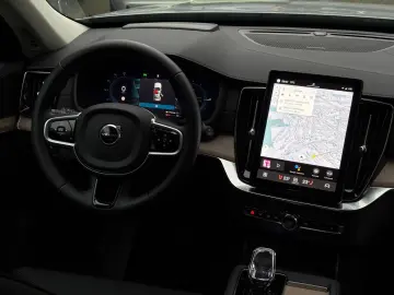 VOLVO XC90 T8 Plus Bright Facelift