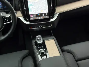 VOLVO XC90 T8 Plus Bright Facelift