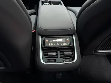 VOLVO XC90 T8 Plus Bright Facelift