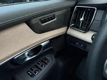VOLVO XC90 T8 Plus Bright Facelift