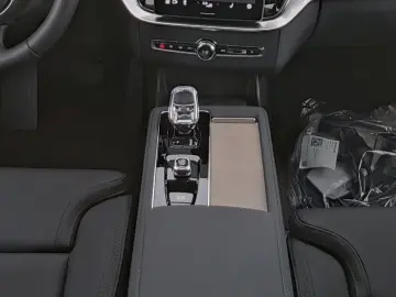 VOLVO XC 90 T8 Plus Dark Recharge Plug-In Hybrid AWD