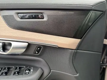 VOLVO XC90 T8 AWD Plus Dark