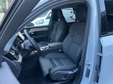 VOLVO XC90 T8 Plus Dark