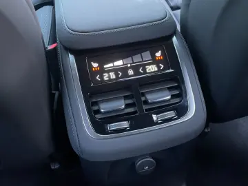 VOLVO XC90 T8 Plus Dark