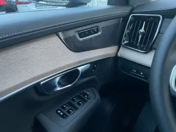 VOLVO XC90 T8 Plus Dark