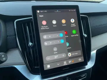 VOLVO XC90 T8 Plus Dark