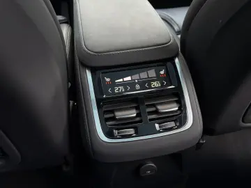 VOLVO XC90 T8 Plus Bright He-Up B&W Nappa 360  PANO