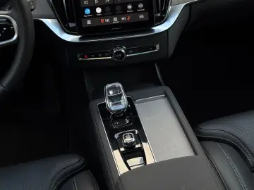 VOLVO XC90 T8 Plus Bright He-Up B&W Nappa 360  PANO