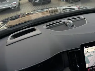 VOLVO XC90 T8 Plus Bright He-Up B&W Nappa 360  PANO