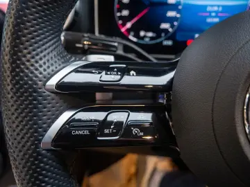 MERCEDES-BENZ C 180   AMG MEMO KAMERA SPUR PDC SHZ