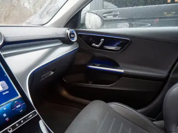 MERCEDES-BENZ C 180   AMG MEMO KAMERA SPUR PDC SHZ