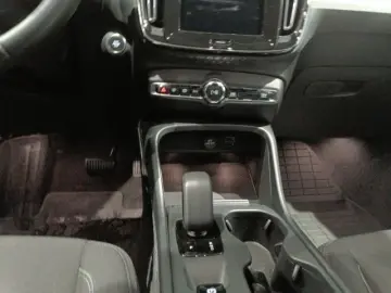 VOLVO XC40 Plug-In Hybrid 2WD Recharge T4