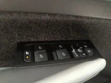 VOLVO XC40 Plug-In Hybrid 2WD Recharge T4