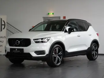 VOLVO XC40 R Design Expression Recharge Plug-In Hybrid