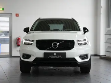 VOLVO XC40 R Design Expression Recharge Plug-In Hybrid