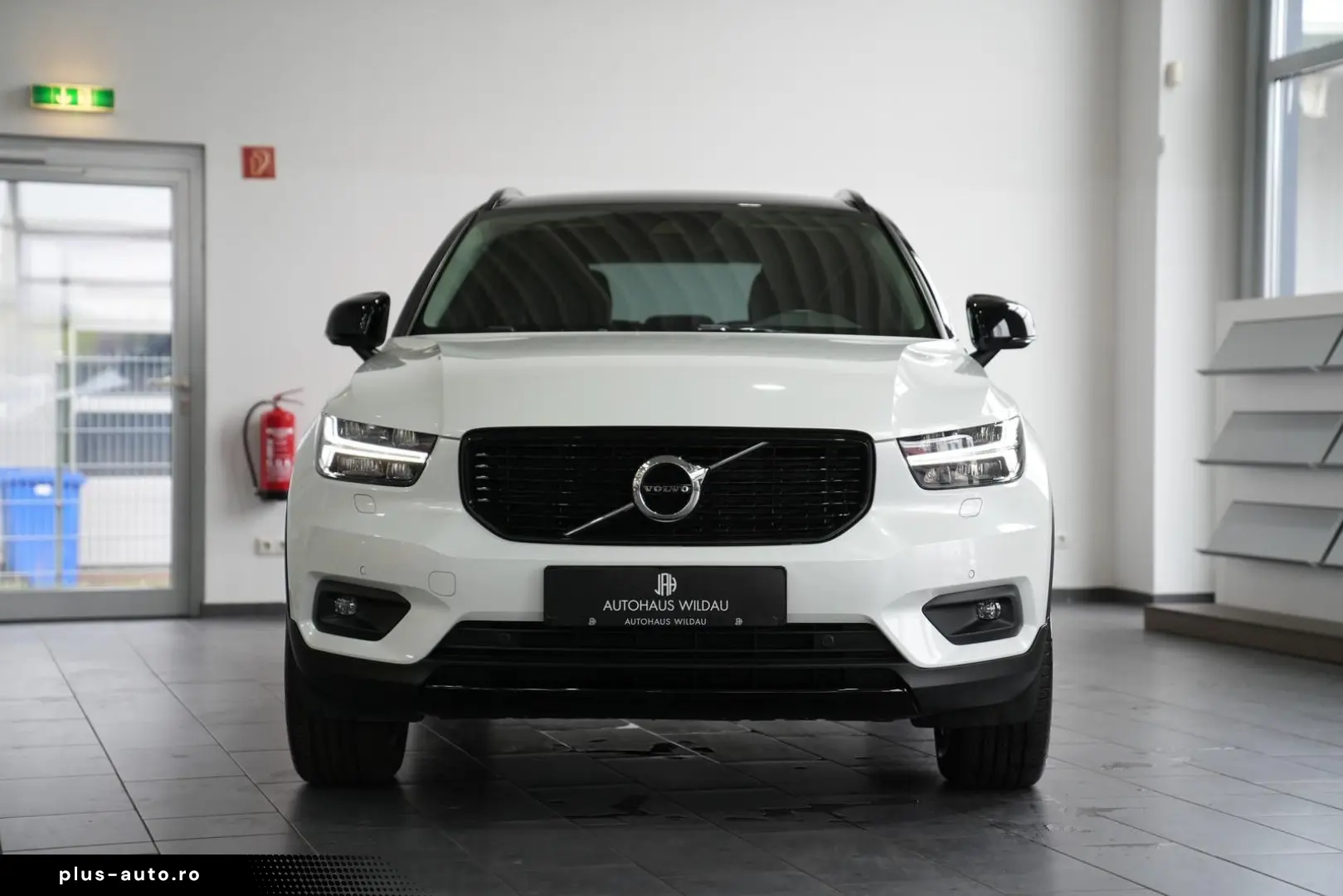 VOLVO XC40 R Design Expression Recharge Plug-In Hybrid