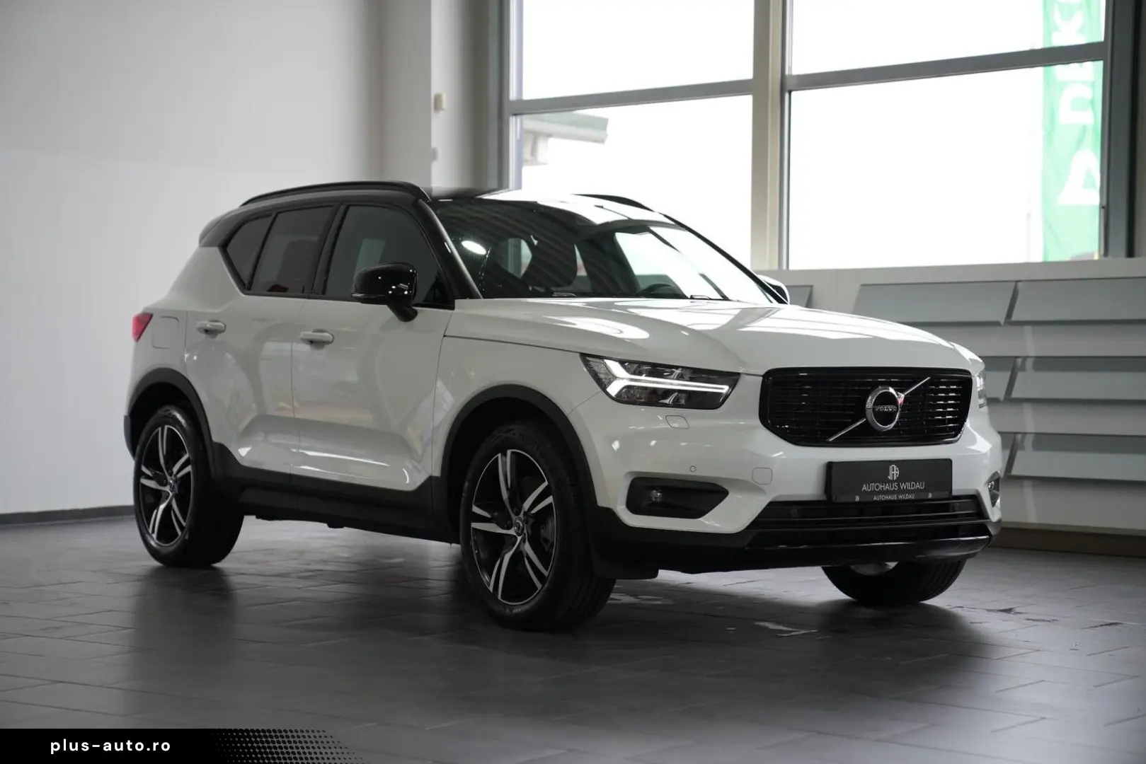 VOLVO XC40 R Design Expression Recharge Plug-In Hybrid