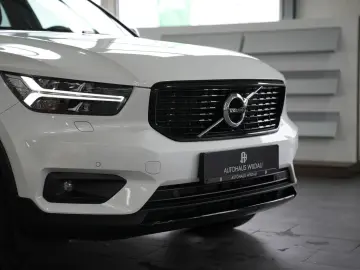 VOLVO XC40 R Design Expression Recharge Plug-In Hybrid