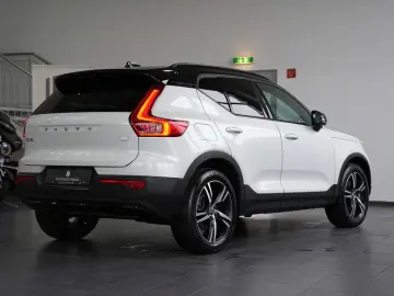 VOLVO XC40 R Design Expression Recharge Plug-In Hybrid