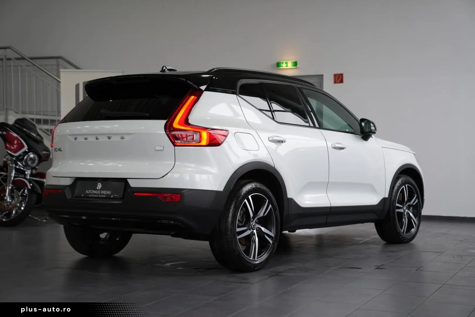 VOLVO XC40 R Design Expression Recharge Plug-In Hybrid