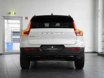 VOLVO XC40 R Design Expression Recharge Plug-In Hybrid