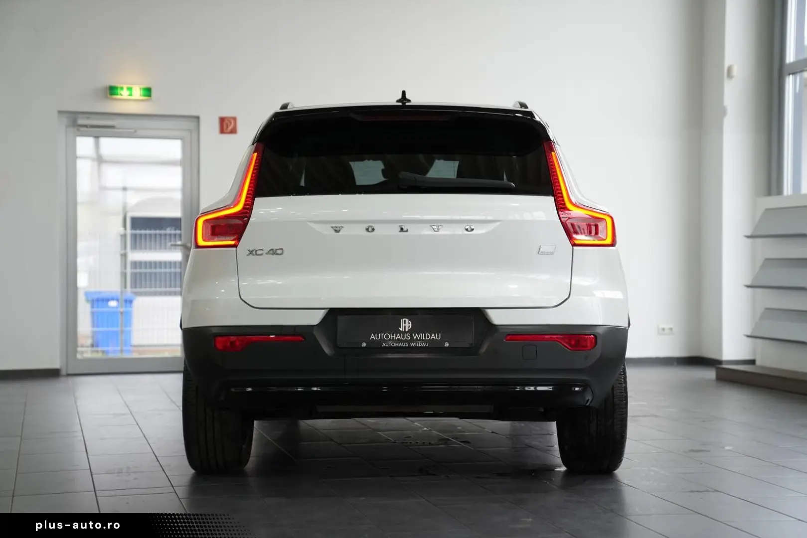 VOLVO XC40 R Design Expression Recharge Plug-In Hybrid