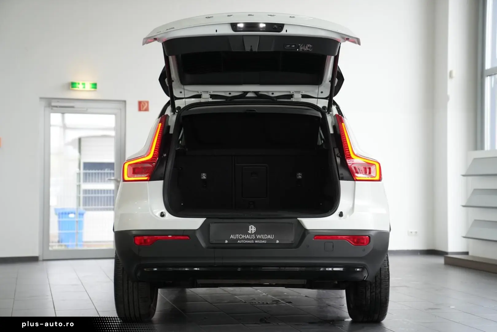 VOLVO XC40 R Design Expression Recharge Plug-In Hybrid