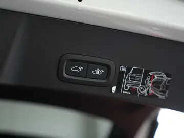 VOLVO XC40 R Design Expression Recharge Plug-In Hybrid