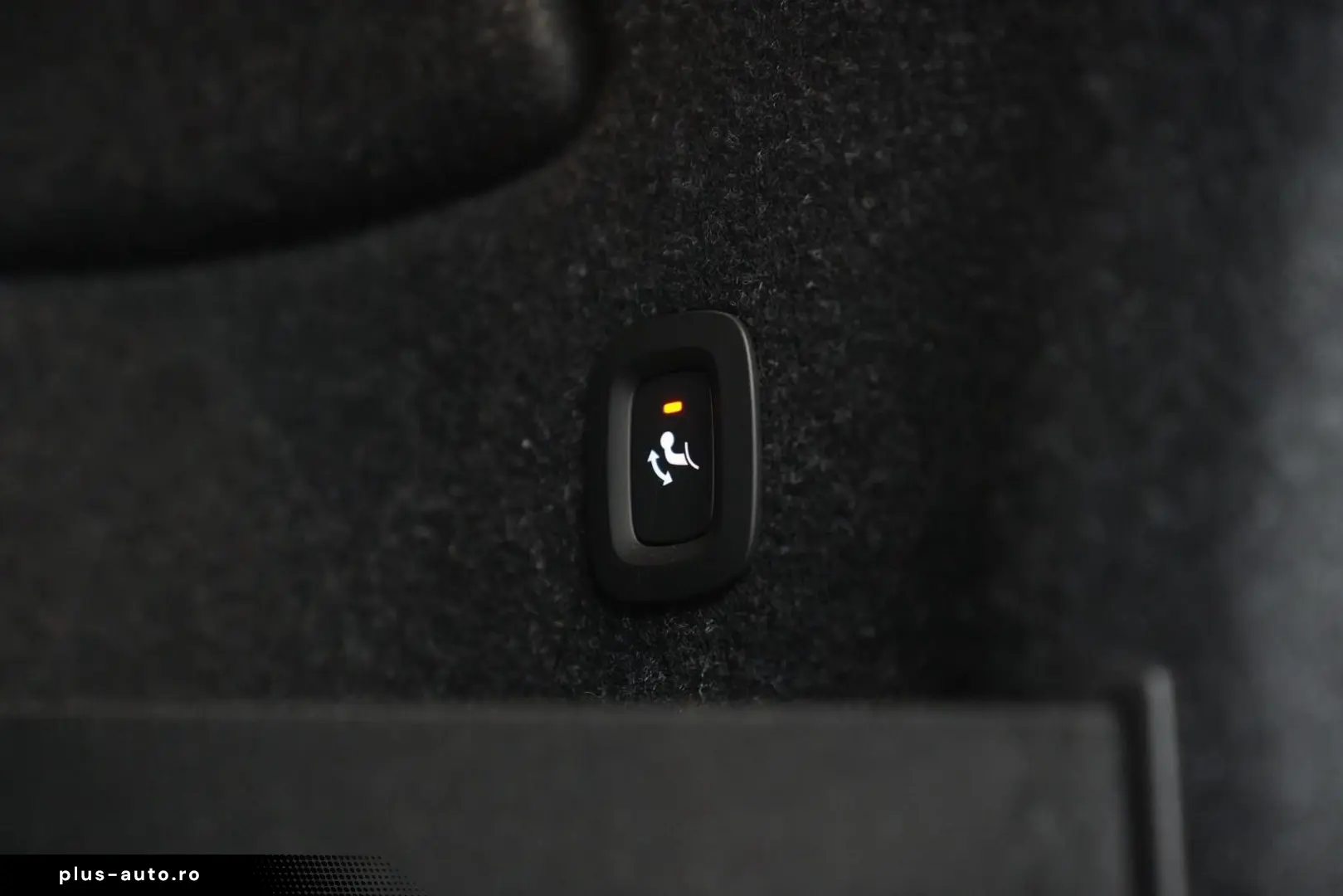 VOLVO XC40 R Design Expression Recharge Plug-In Hybrid