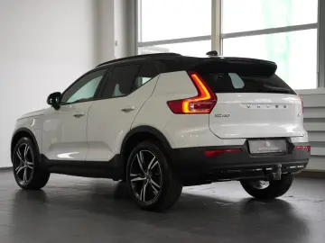 VOLVO XC40 R Design Expression Recharge Plug-In Hybrid