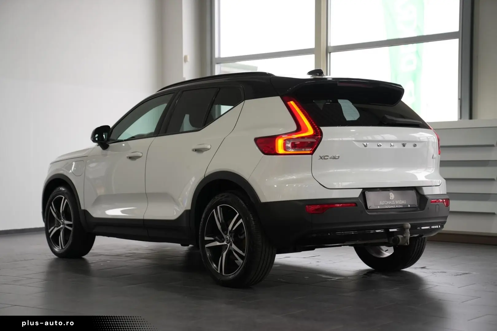 VOLVO XC40 R Design Expression Recharge Plug-In Hybrid