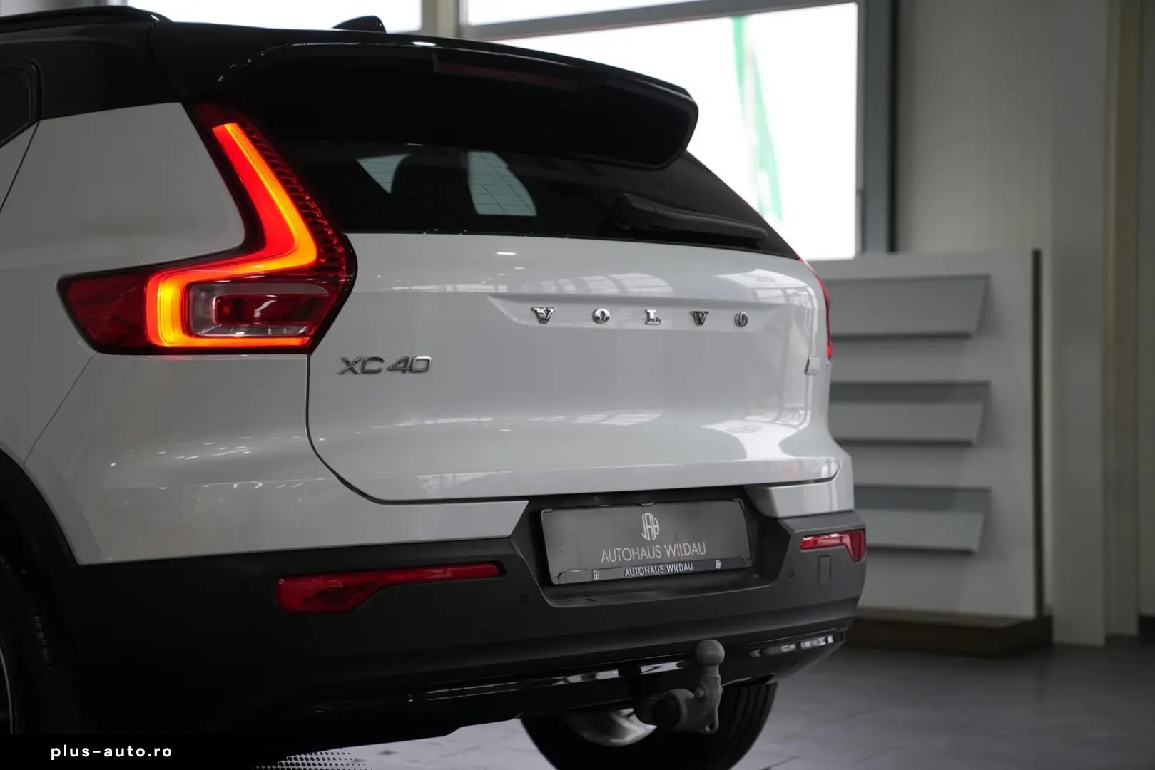 VOLVO XC40 R Design Expression Recharge Plug-In Hybrid
