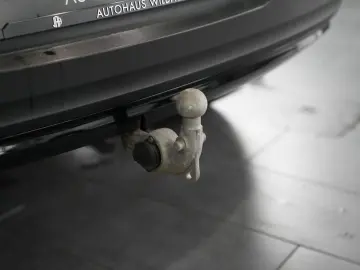 VOLVO XC40 R Design Expression Recharge Plug-In Hybrid